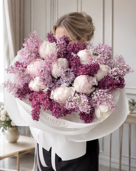 Hand-tied premium rose and peony bouquet — Mireya