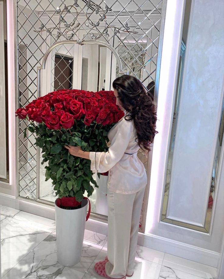Bouquet luxueux de 101 roses rouges à longues tiges « Explorer »